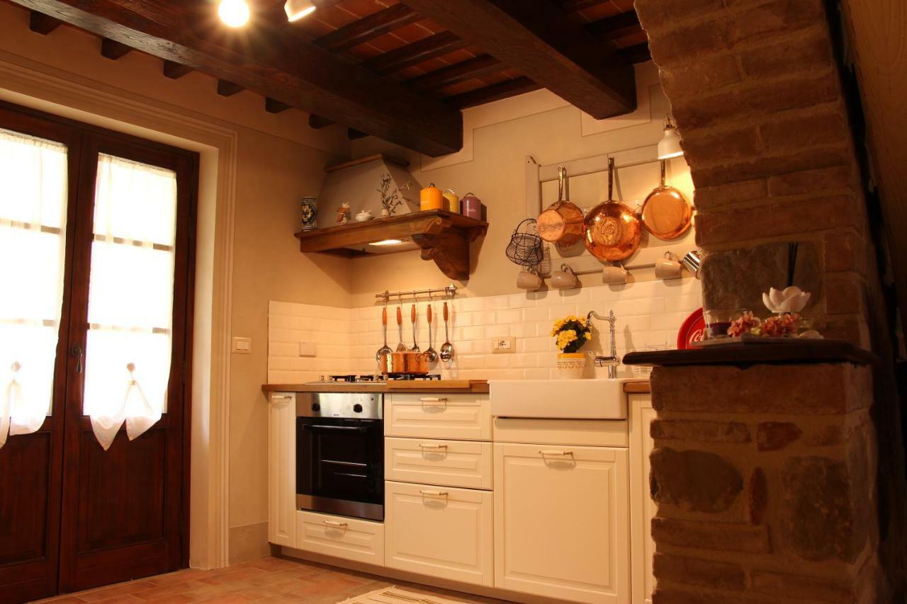 פרוג'ה Il Cortile Delle Rose Holiday House מראה חיצוני תמונה