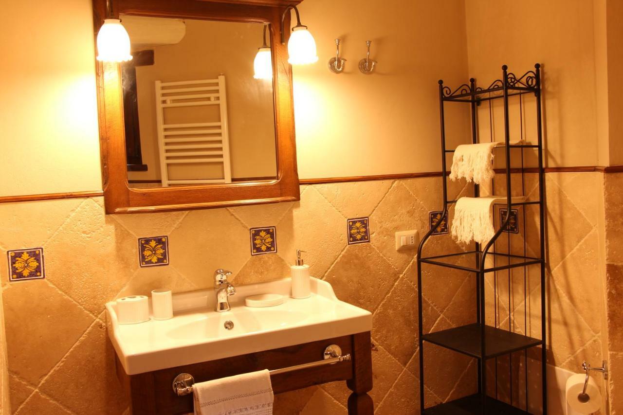 פרוג'ה Il Cortile Delle Rose Holiday House מראה חיצוני תמונה